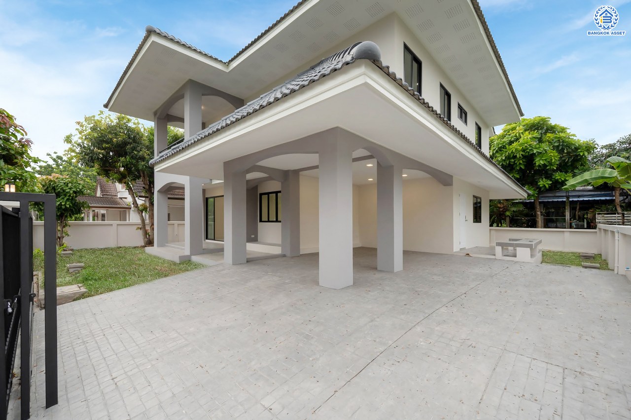 บ้านมือสองตกแต่งใหม่ โครงการ กฤษดานคร18 พุทธมณฑลสาย3 เนื้อที่ 80 ตร.ว. บนพื้นที่ใช้สอยมากถึง 272.57 ตร.ม. อีกระดับของฟังก์ชัน 4 ห้องนอน 3 ห้องน้ำ จอดรถได้ 2 คัน บรรยากาศสุด Private บนทำเลศักยภาพเชื่อมต่อหลายเส้นทาง ใกล้เซ็นทรัลปิ่นเกล้า ม.มหิดล และทางด่วน "ศรีรัช"